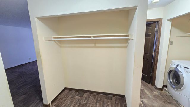 35 Nathan Lane N 114, Plymouth, MN 55441