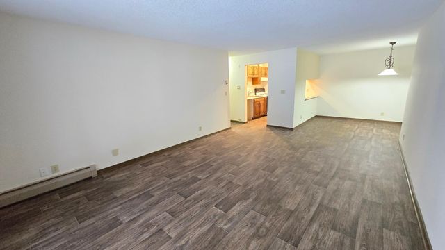 35 Nathan Lane N 114, Plymouth, MN 55441