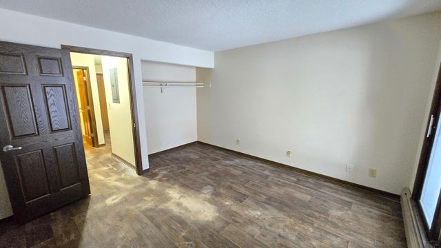 35 Nathan Lane N 114, Plymouth, MN 55441