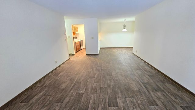 35 Nathan Lane N 114, Plymouth, MN 55441