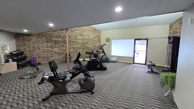 35 Nathan Lane N 114, Plymouth, MN 55441