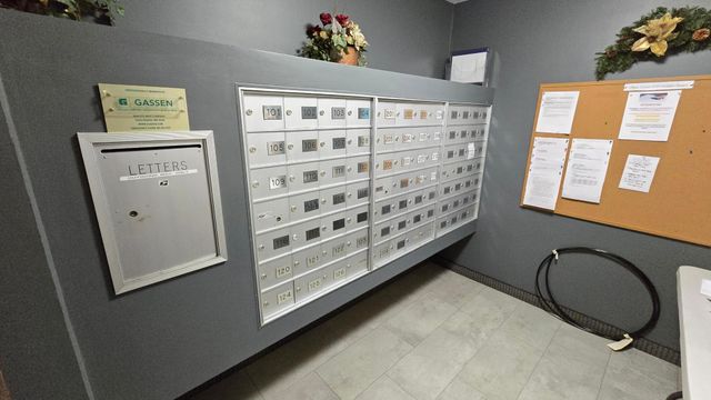 35 Nathan Lane N 114, Plymouth, MN 55441