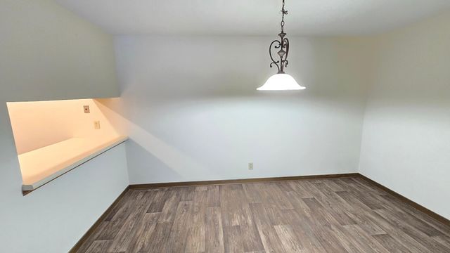 35 Nathan Lane N 114, Plymouth, MN 55441