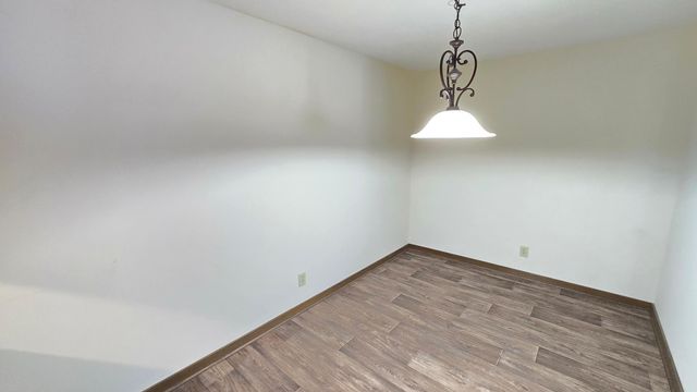 35 Nathan Lane N 114, Plymouth, MN 55441