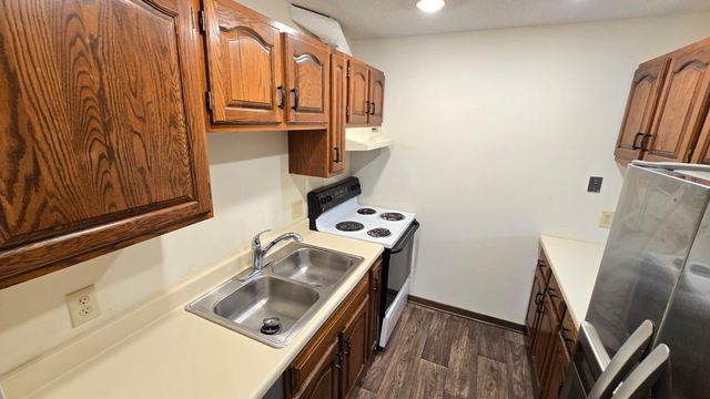 35 Nathan Lane N 114, Plymouth, MN 55441