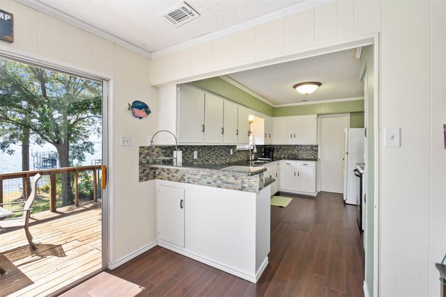 107 Briarwood Drive, Mabank, TX 75156