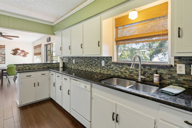 107 Briarwood Drive, Mabank, TX 75156