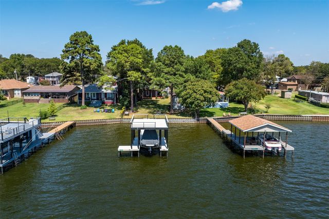 107 Briarwood Drive, Mabank, TX 75156