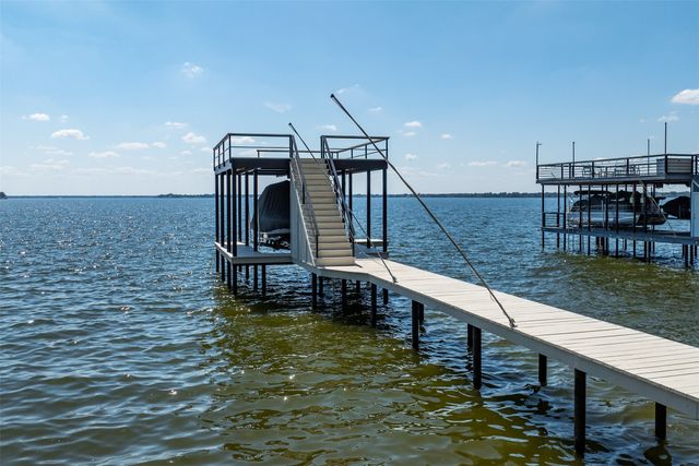 107 Briarwood Drive, Mabank, TX 75156