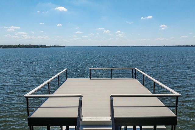107 Briarwood Drive, Mabank, TX 75156