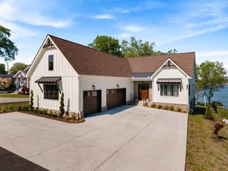 3005 Lakeshore Dr # And # B, Old Hickory, TN 37138