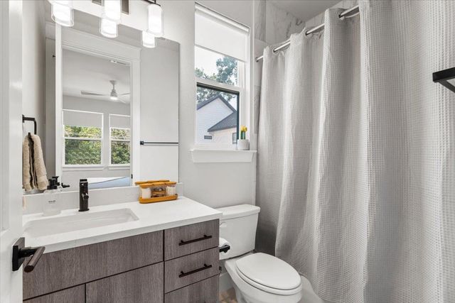 2104 E 2nd ST 2, Austin, TX 78702