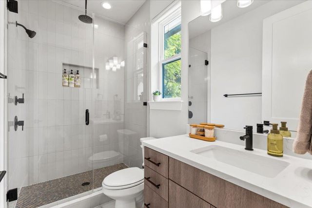 2104 E 2nd ST 2, Austin, TX 78702