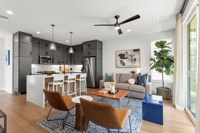 2104 E 2nd ST 2, Austin, TX 78702