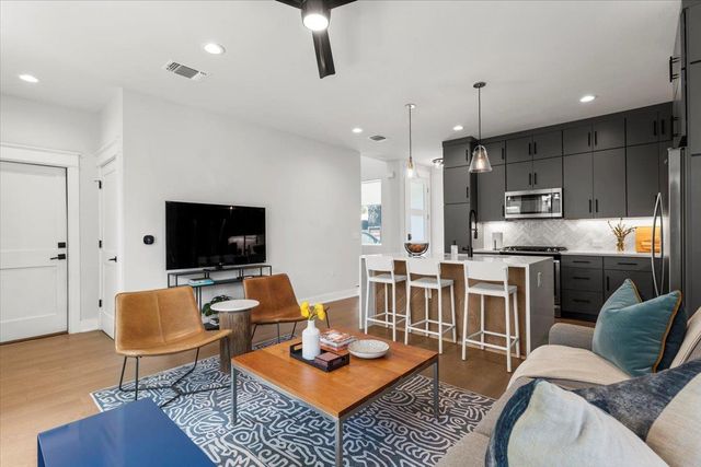 2104 E 2nd ST 2, Austin, TX 78702