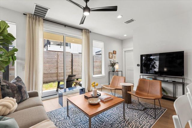 2104 E 2nd ST 2, Austin, TX 78702