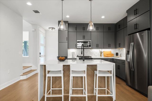 2104 E 2nd ST 2, Austin, TX 78702
