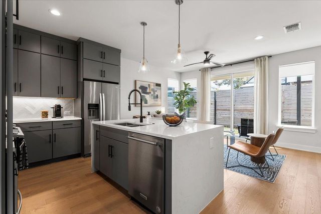 2104 E 2nd ST 2, Austin, TX 78702