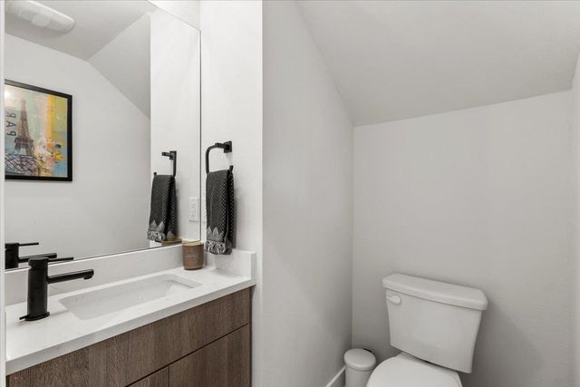 2104 E 2nd ST 2, Austin, TX 78702