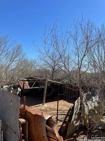 1010 Cr 308A, Jourdanton, TX 78026
