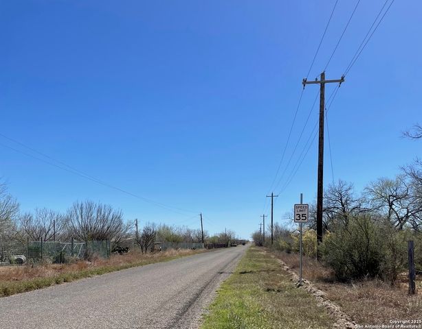 1010 Cr 308A, Jourdanton, TX 78026