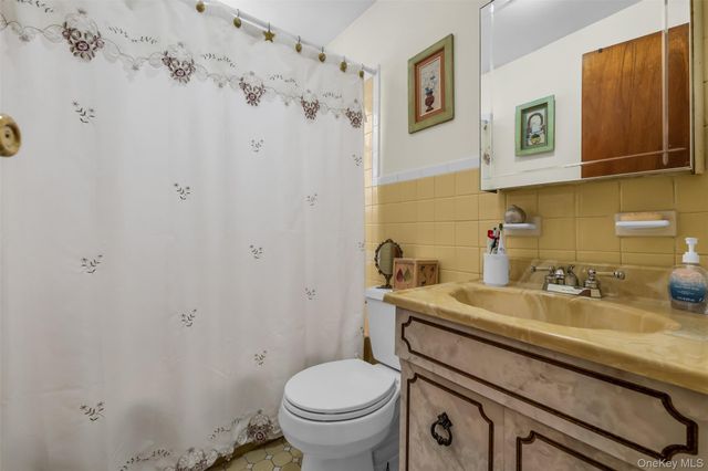495 Harding Avenue, West Hempstead, NY 11552