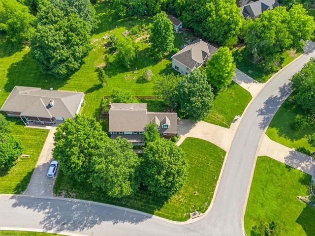 13842 Harbor Drive, Bonner Springs, KS 66012