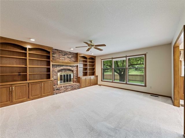 13842 Harbor Drive, Bonner Springs, KS 66012