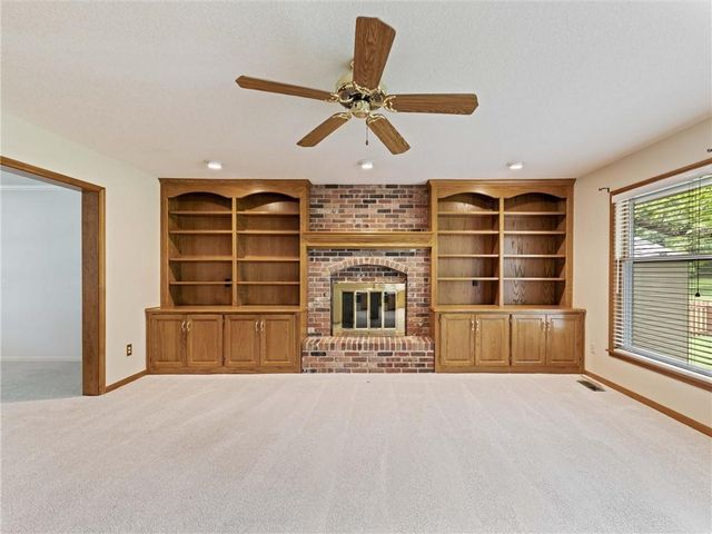 13842 Harbor Drive, Bonner Springs, KS 66012