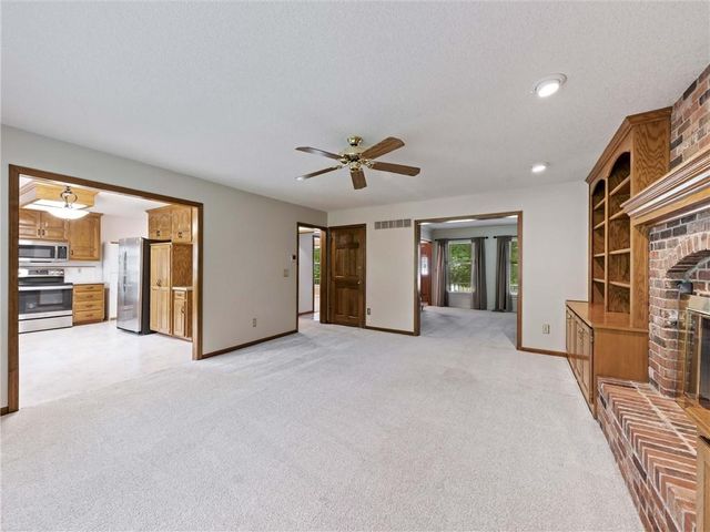 13842 Harbor Drive, Bonner Springs, KS 66012