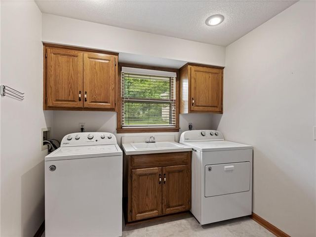 13842 Harbor Drive, Bonner Springs, KS 66012