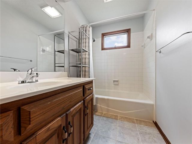 13842 Harbor Drive, Bonner Springs, KS 66012