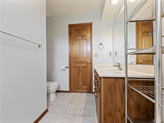 13842 Harbor Drive, Bonner Springs, KS 66012
