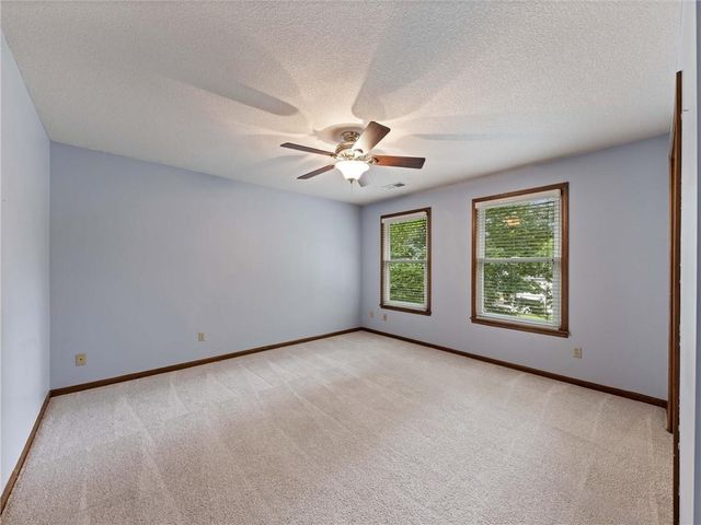 13842 Harbor Drive, Bonner Springs, KS 66012