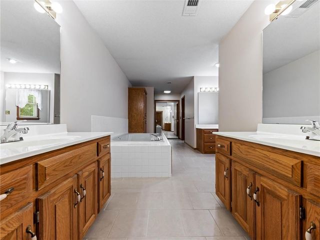 13842 Harbor Drive, Bonner Springs, KS 66012