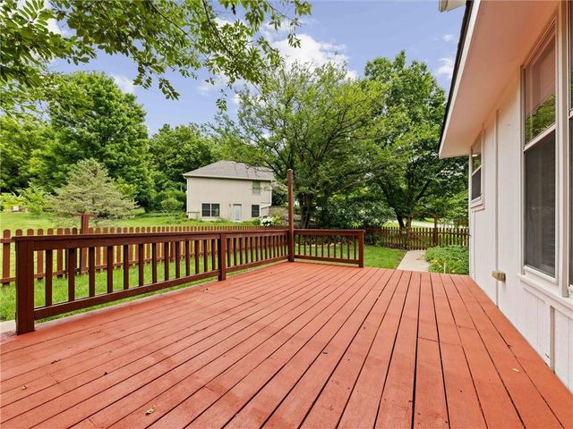 13842 Harbor Drive, Bonner Springs, KS 66012