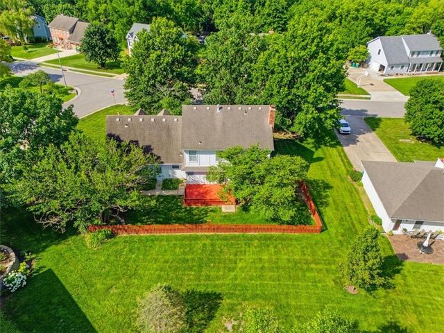 13842 Harbor Drive, Bonner Springs, KS 66012