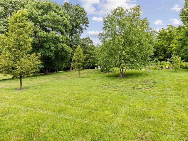 13842 Harbor Drive, Bonner Springs, KS 66012