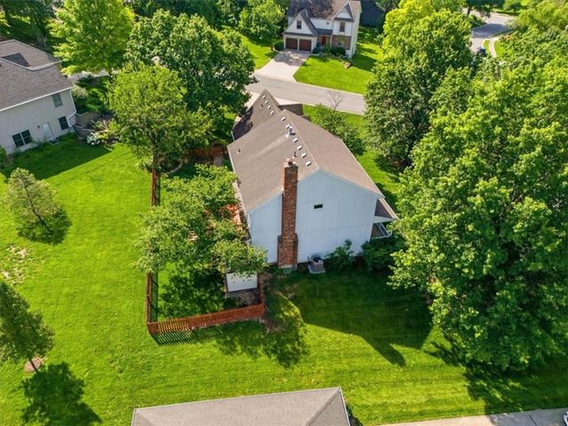 13842 Harbor Drive, Bonner Springs, KS 66012