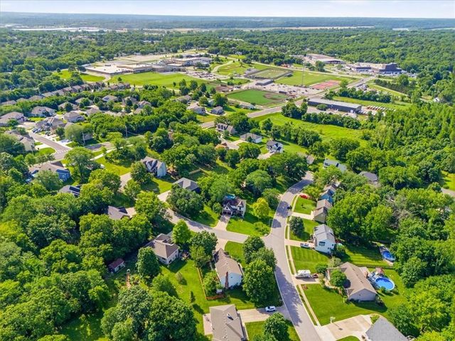 13842 Harbor Drive, Bonner Springs, KS 66012