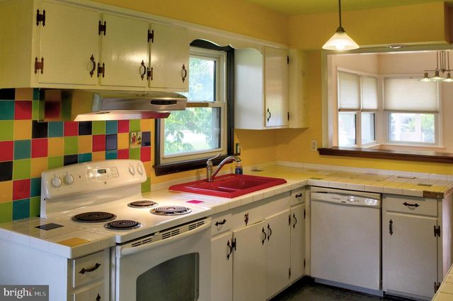 208 N MUHLENBERG ST, Woodstock, VA 22664