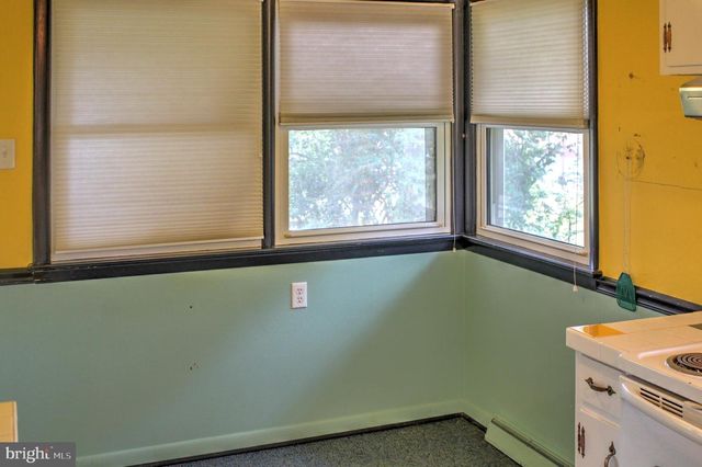 208 N MUHLENBERG ST, Woodstock, VA 22664