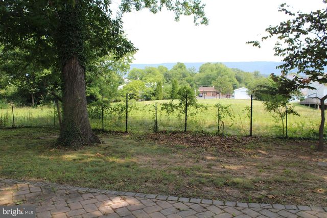 208 N MUHLENBERG ST, Woodstock, VA 22664