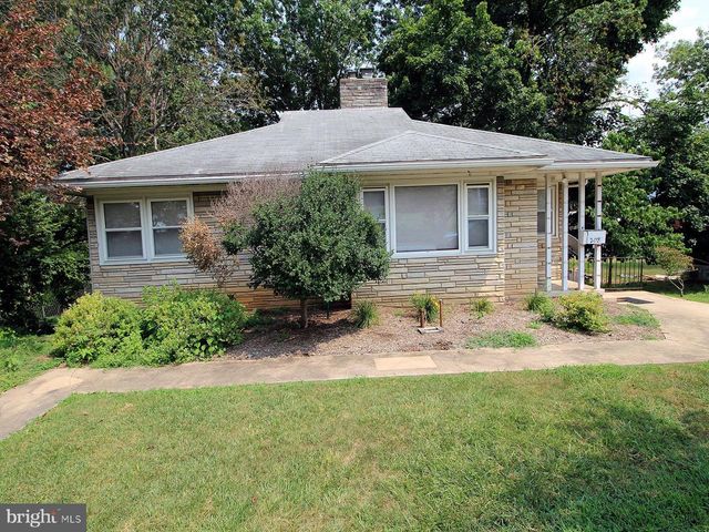 208 N MUHLENBERG ST, Woodstock, VA 22664