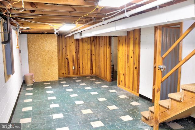 208 N MUHLENBERG ST, Woodstock, VA 22664