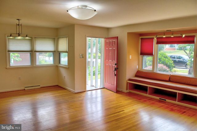 208 N MUHLENBERG ST, Woodstock, VA 22664