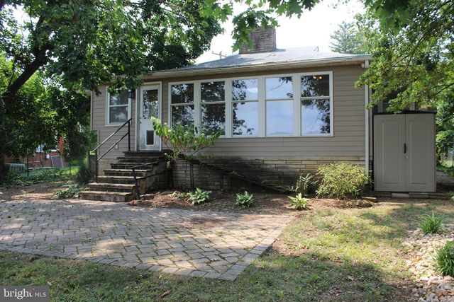 208 N MUHLENBERG ST, Woodstock, VA 22664