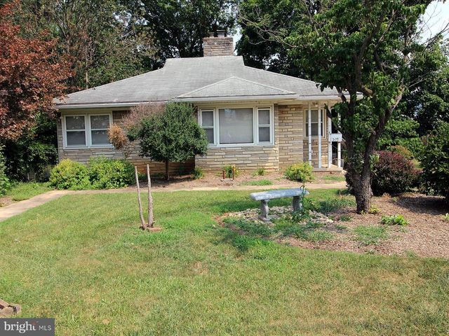 208 N MUHLENBERG ST, Woodstock, VA 22664