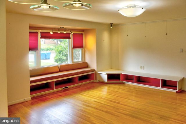 208 N MUHLENBERG ST, Woodstock, VA 22664