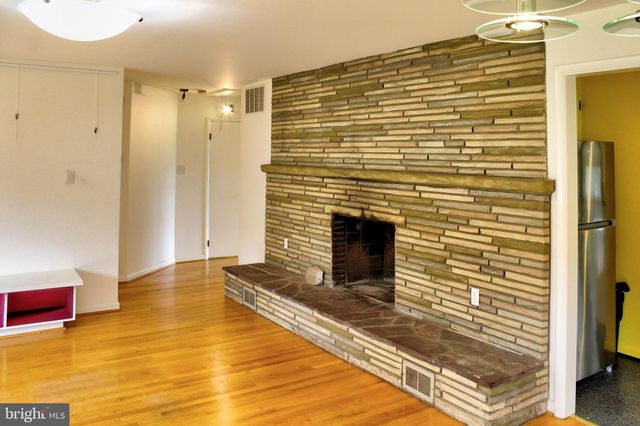 208 N MUHLENBERG ST, Woodstock, VA 22664